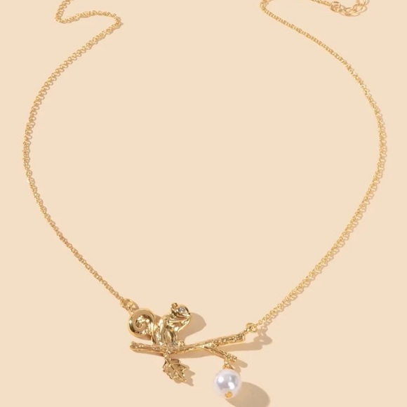 🐿 Adorable Metallic Faux Pearl Squirrel On Branch Necklace 🐿 - Picture 2 of 4